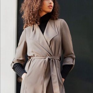 Aritzia Babaton Quincey Flowy Lightweight trench coat
